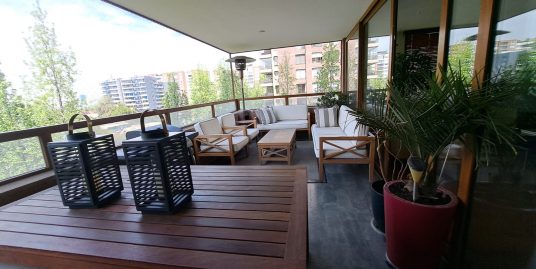 Amplio Departamento Con Linda Vista Y Excelente Ubicación, Las Condes