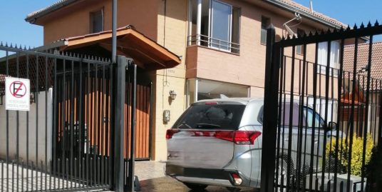 Casa De Dos Pisos Con Piscina , Altos De Quilicura